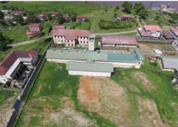 Accomplice of prison escapee fatally shot during confrontation with cops.