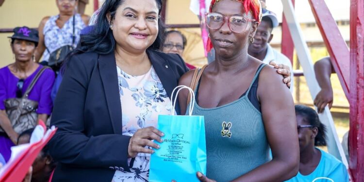 120 More Persons Receive Spectacles From Human Services Ministry