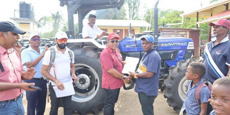 Baracara residents provided with additional agricultural support from Government to increase production