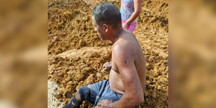 Mining Pit wall collapsed injuring a miner.