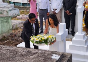Queen’s College 180th Anniversary Kicks Off with Wreath-Laying Ceremony